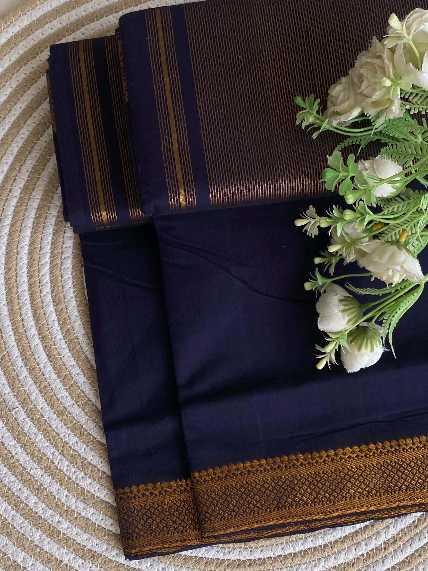 Nizam Golden Border Mangalgiri Saree 05