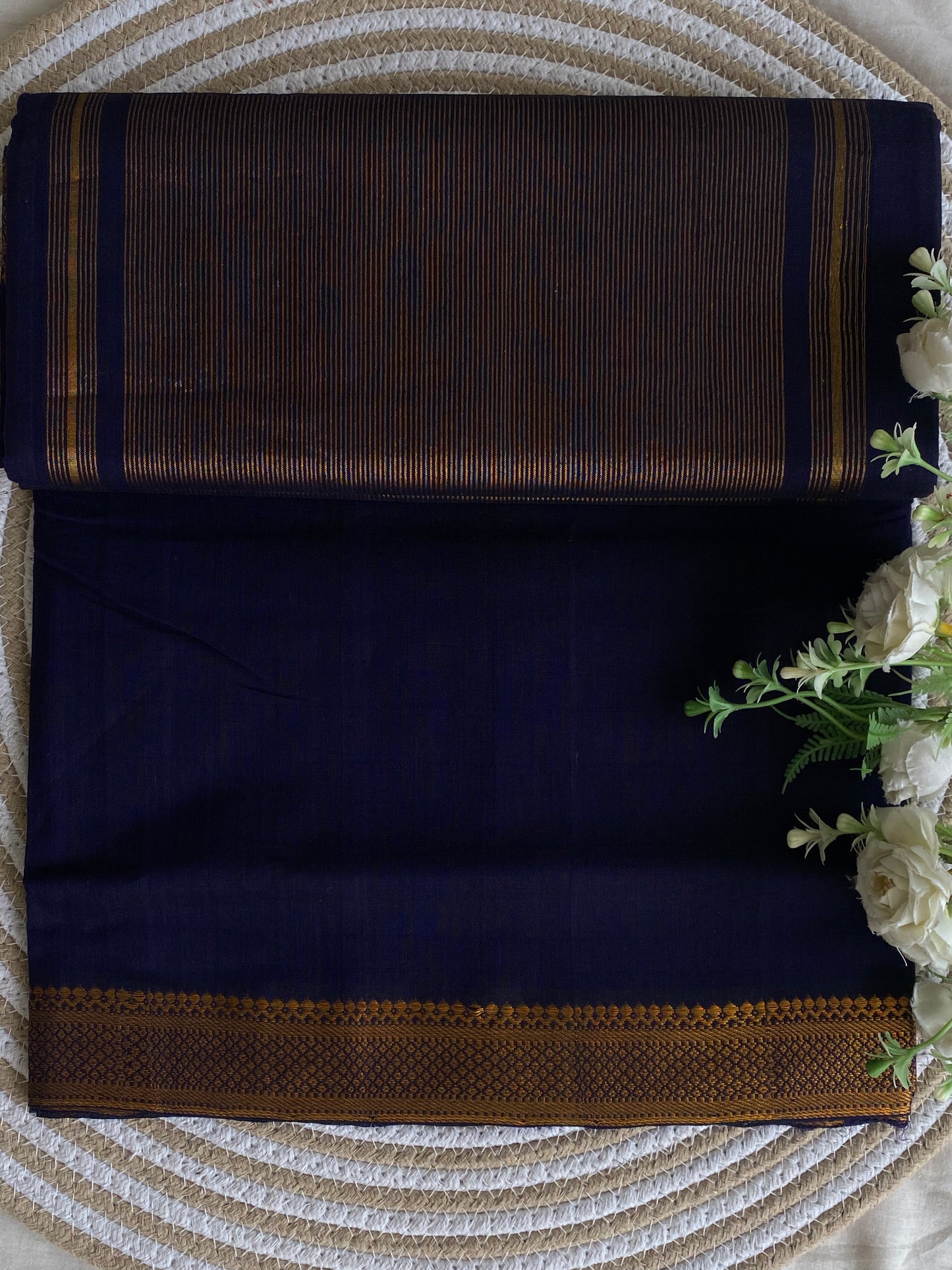 Nizam Golden Border Mangalgiri Saree 05