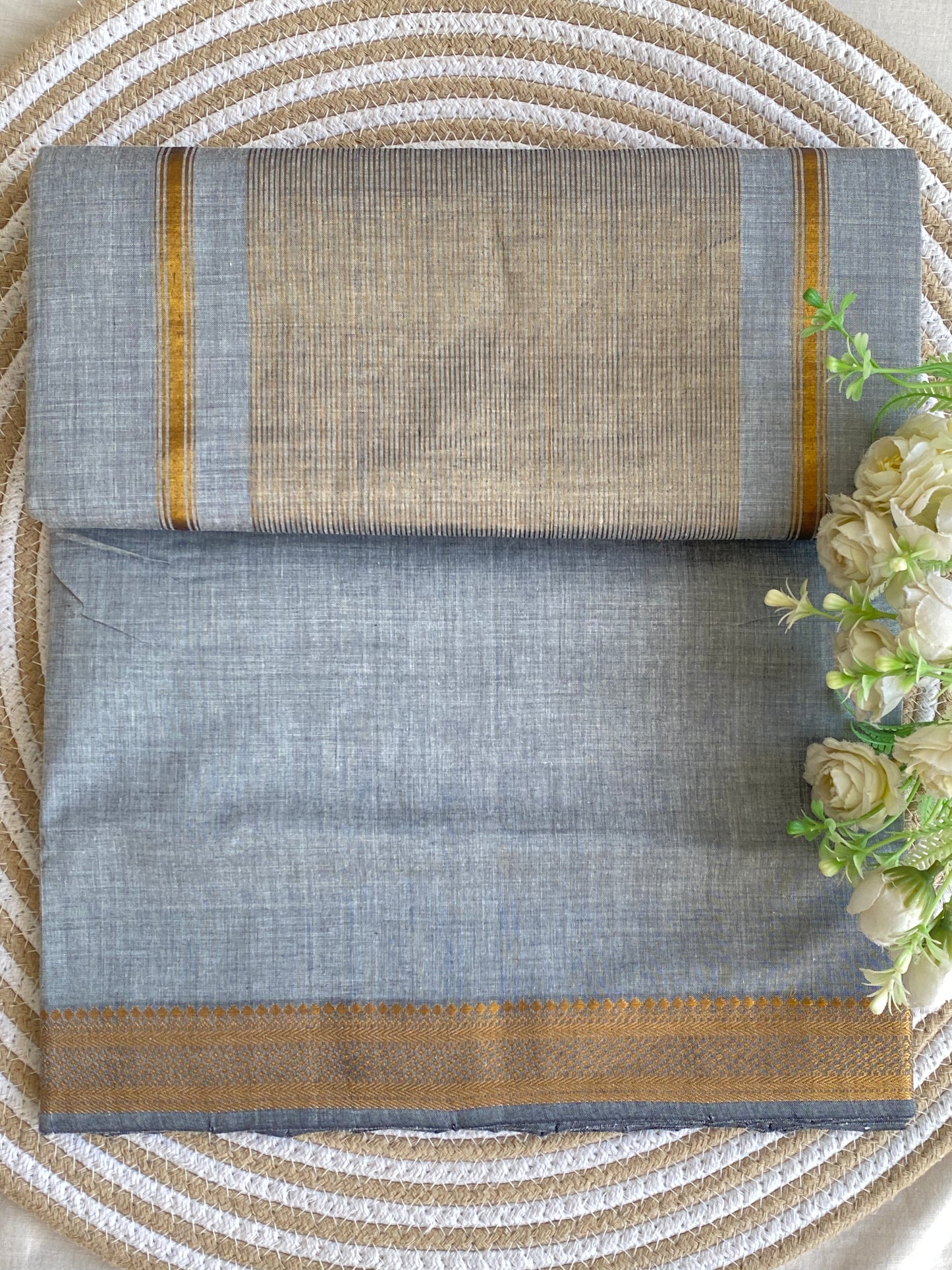 Nizam Golden Border Mangalgiri Saree 15