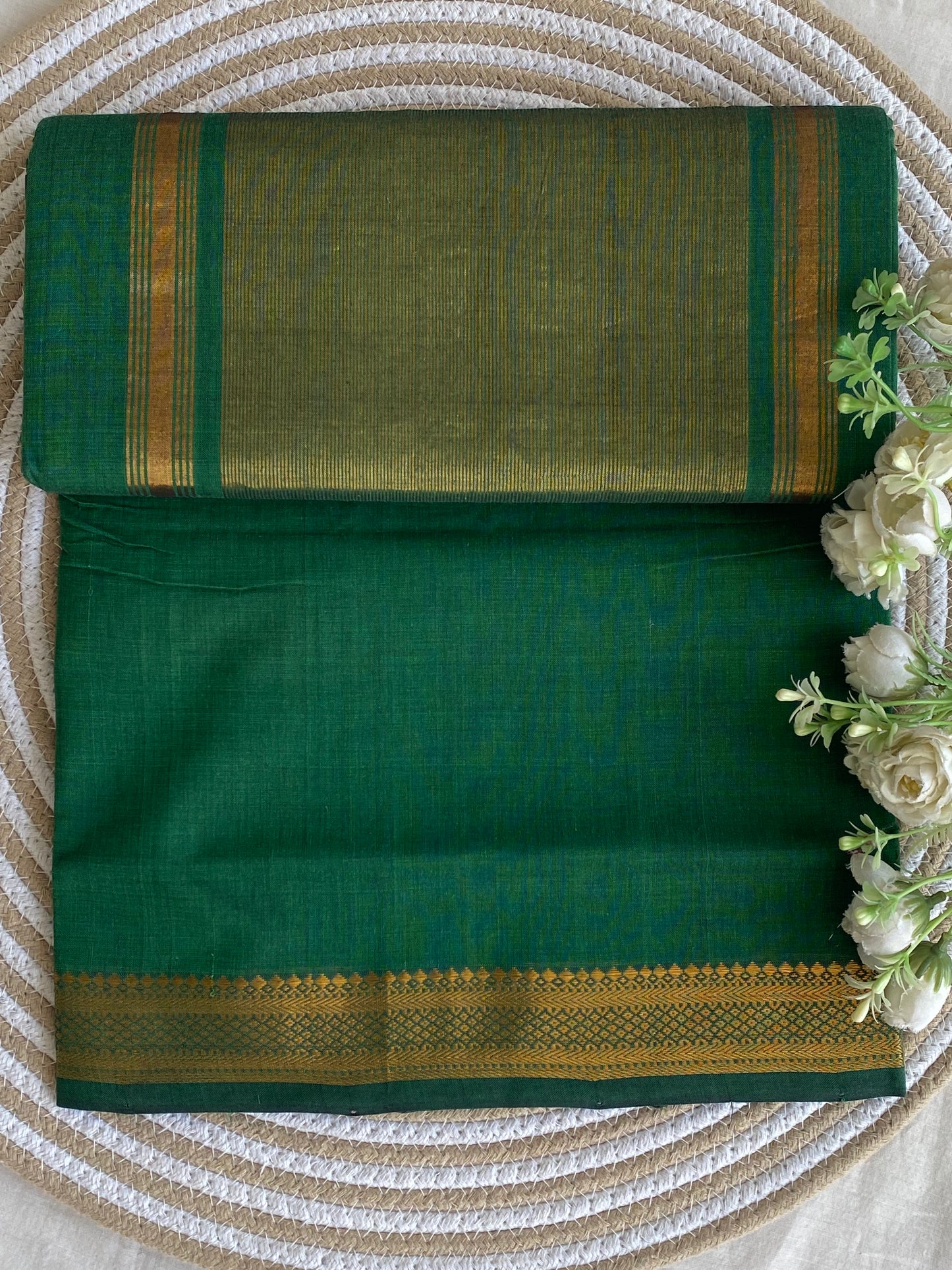 Nizam Golden Border Mangalgiri Saree 14