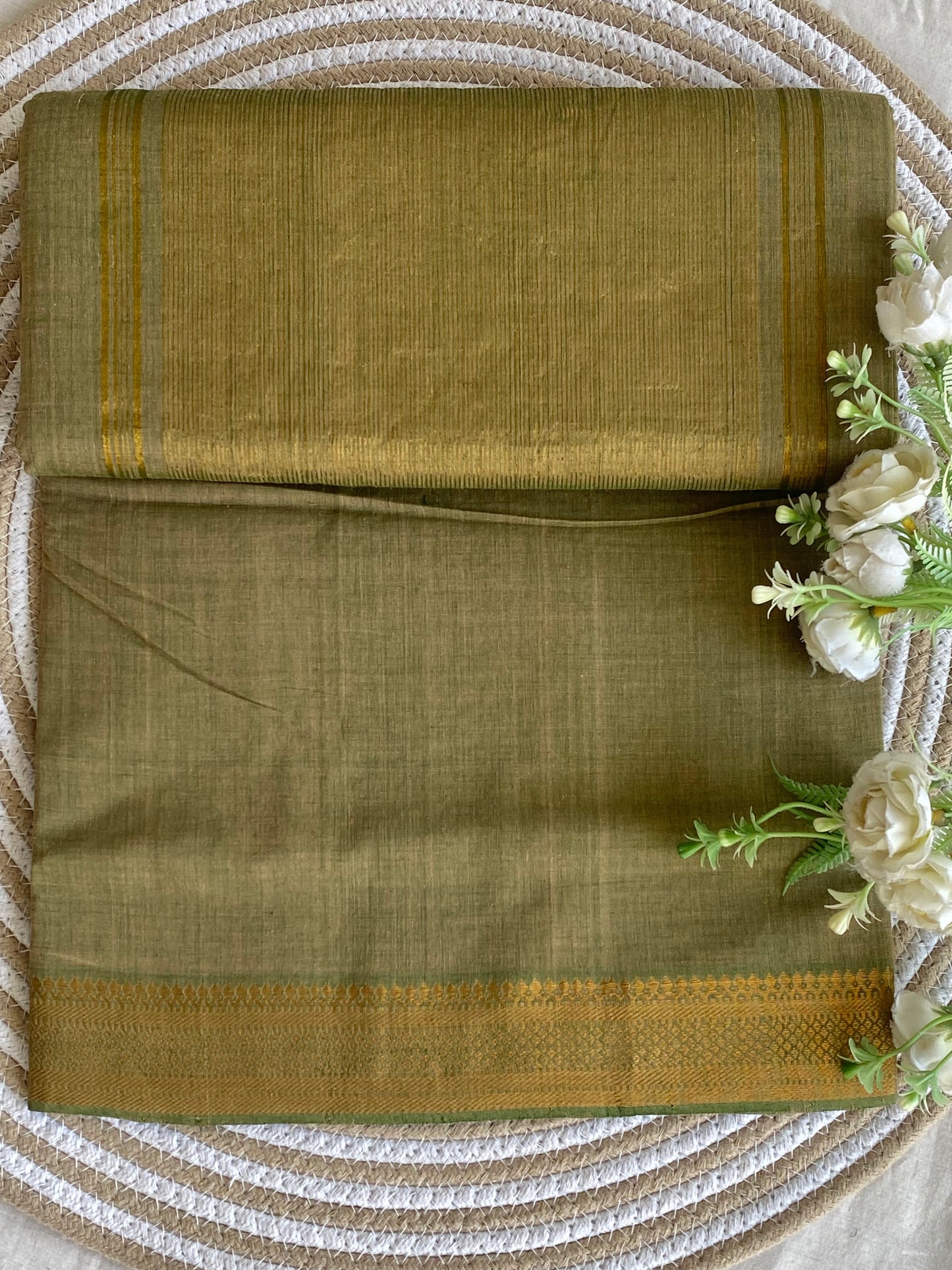 Nizam Golden Border Mangalgiri Saree 13