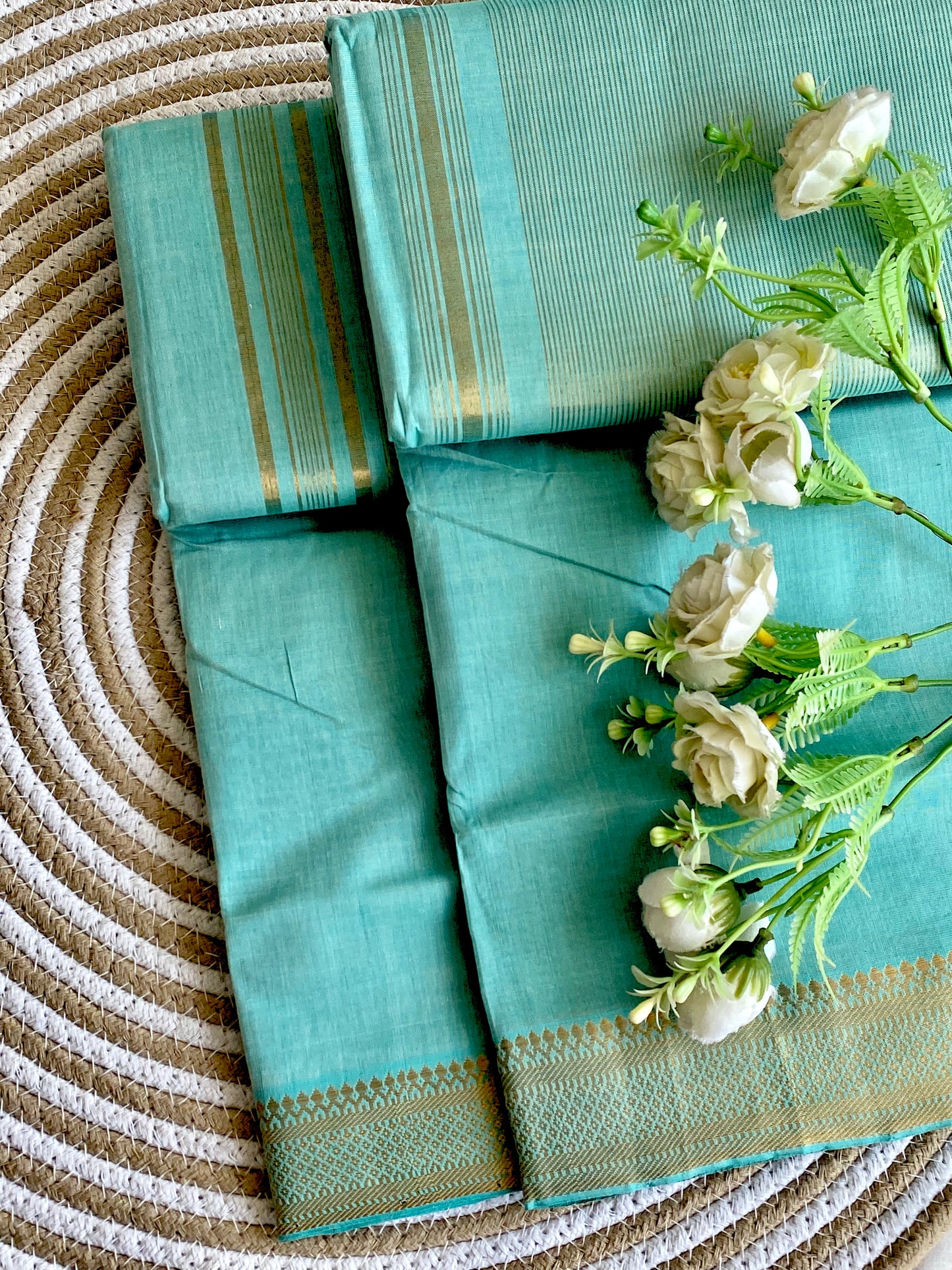 Nizam Golden Border Mangalgiri Saree 12
