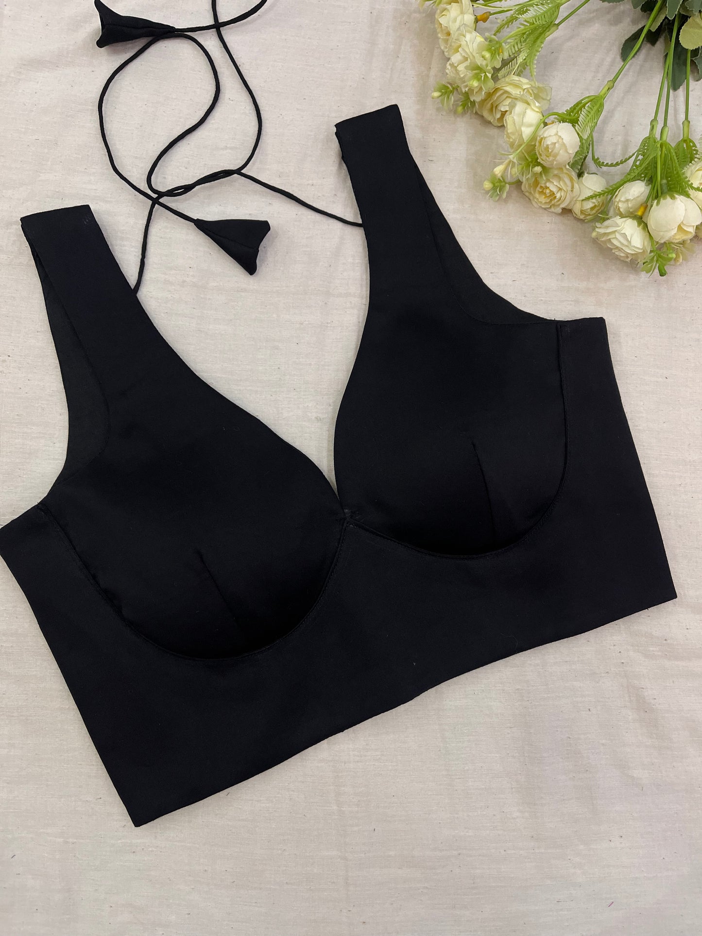 Black Leaf Neck Sleeveless Blouse