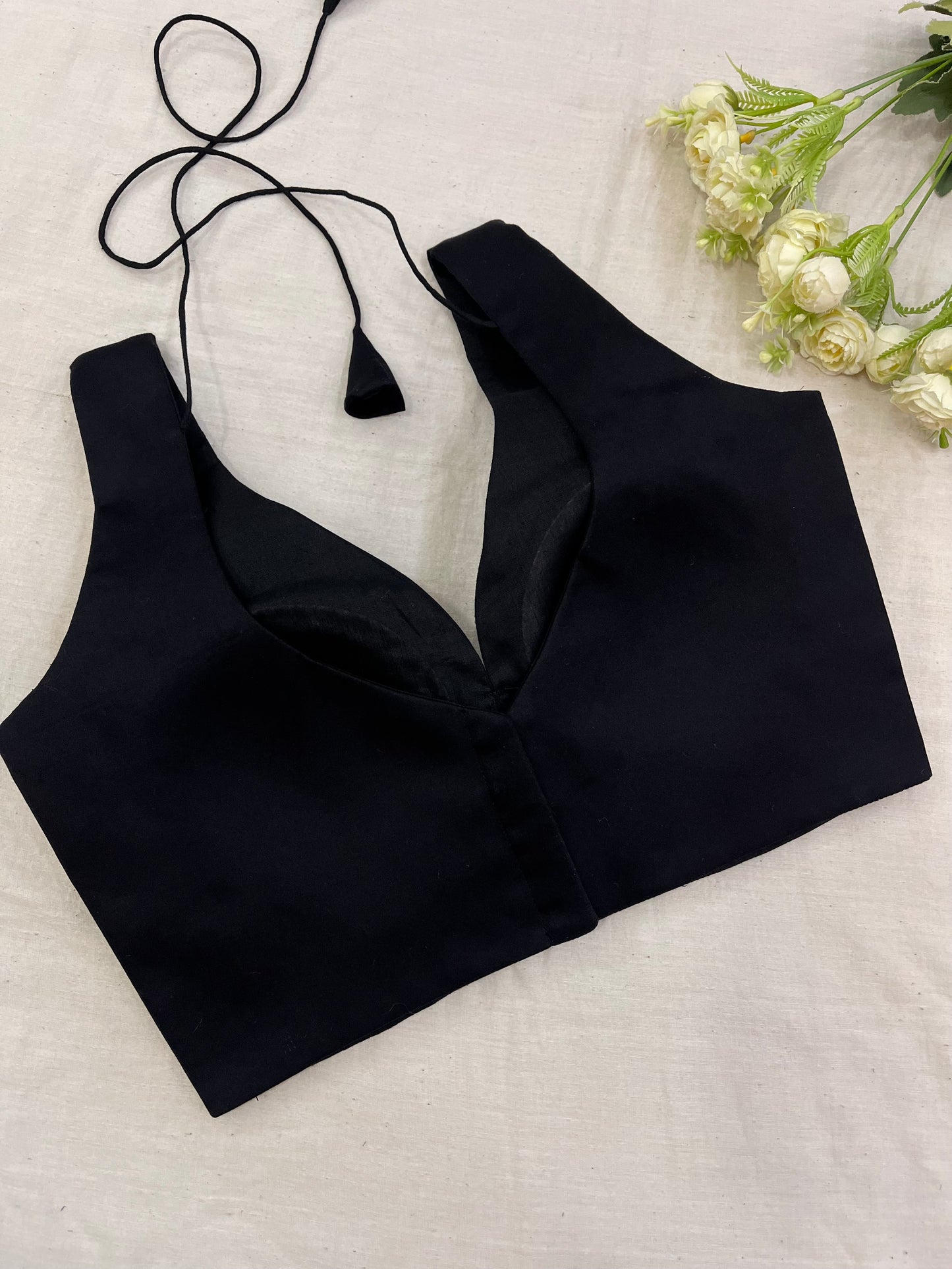 Black Leaf Neck Sleeveless Blouse