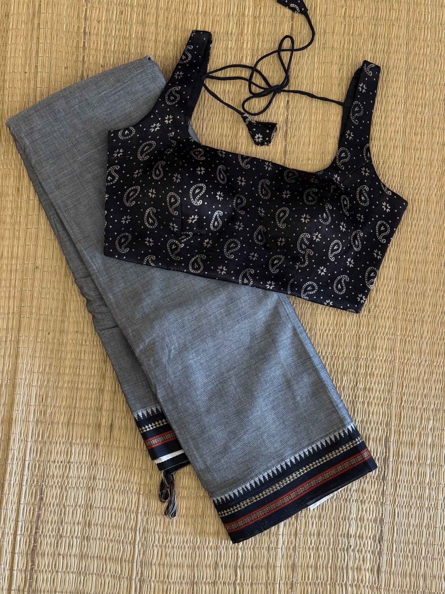 Grey Black Paisley Narayanpeth Combo Set