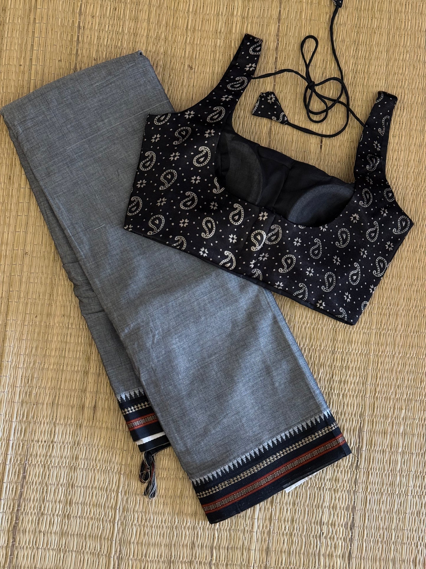 Grey Black Paisley Narayanpeth Combo Set