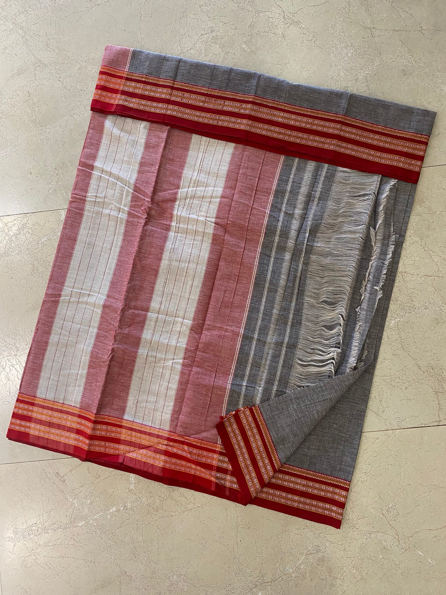 Grey Gadi Dadi Border Patteda Anchu Saree