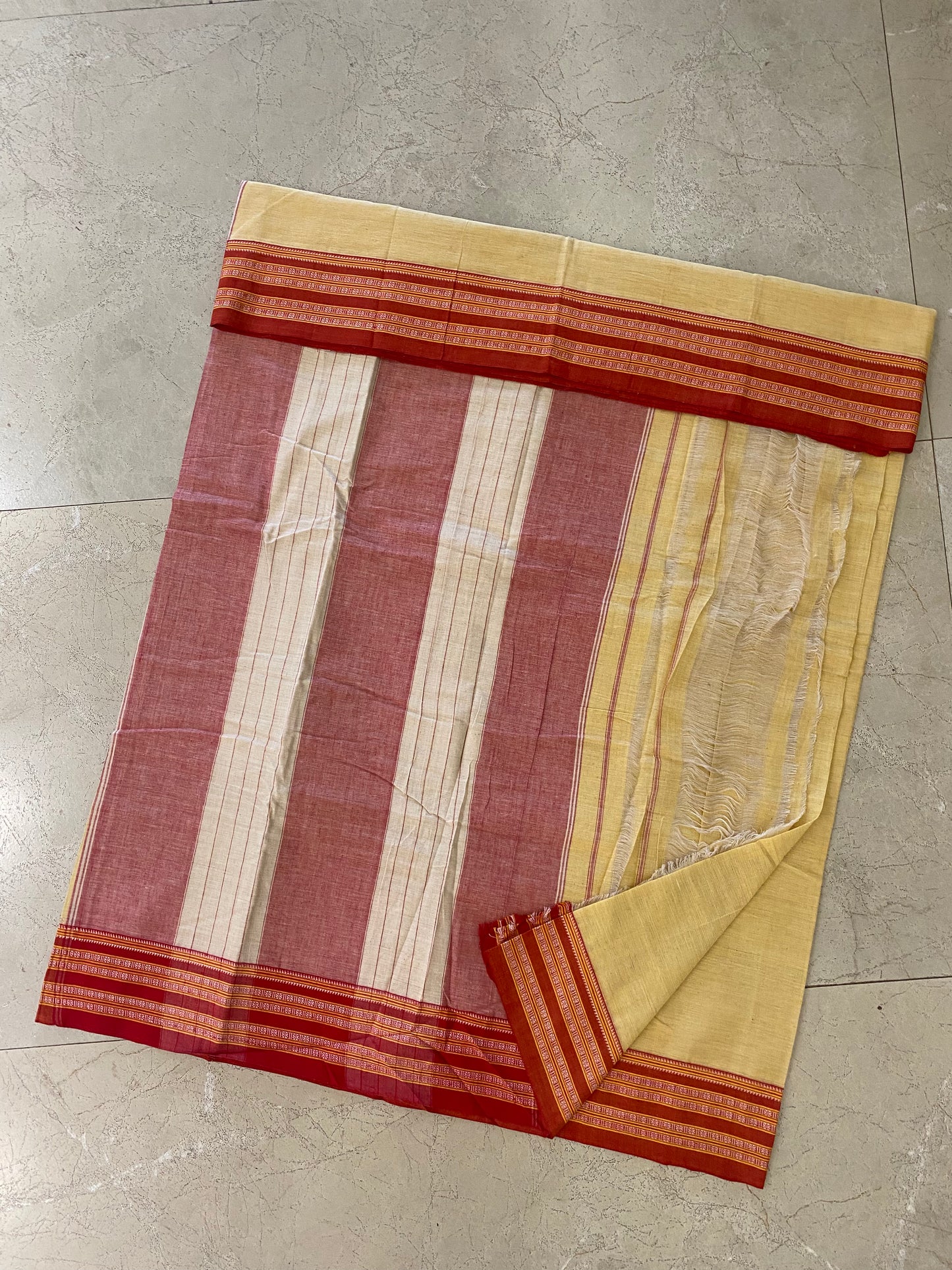 Lemon Yellow Maroon Gadi Dadi Border Patteda Anchu Saree