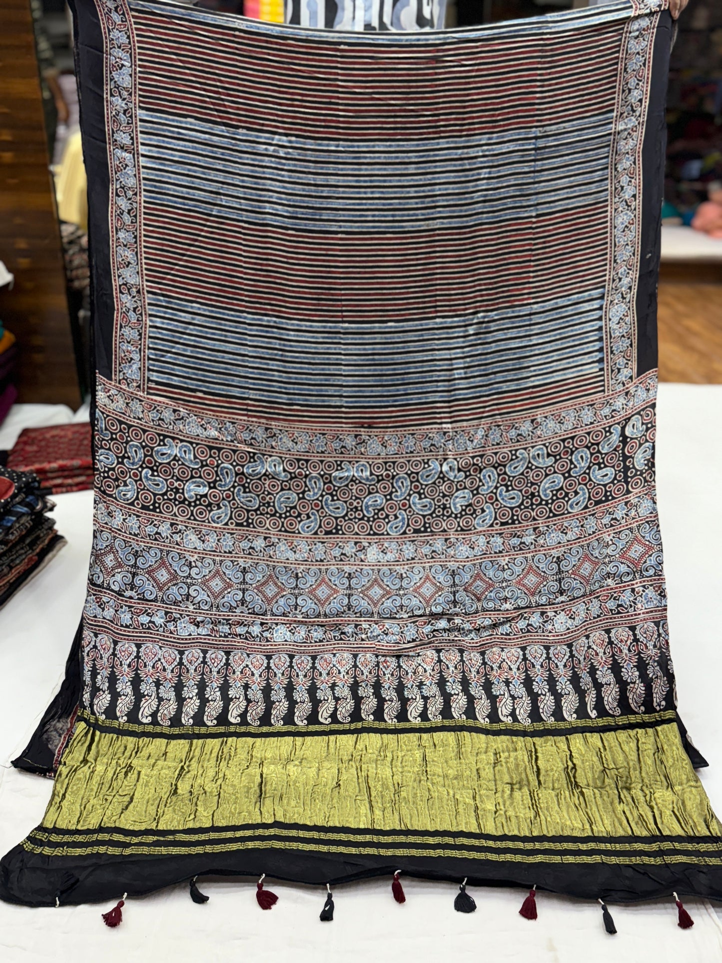 Ajrakh Lagdi Zari Pallu Saree 08