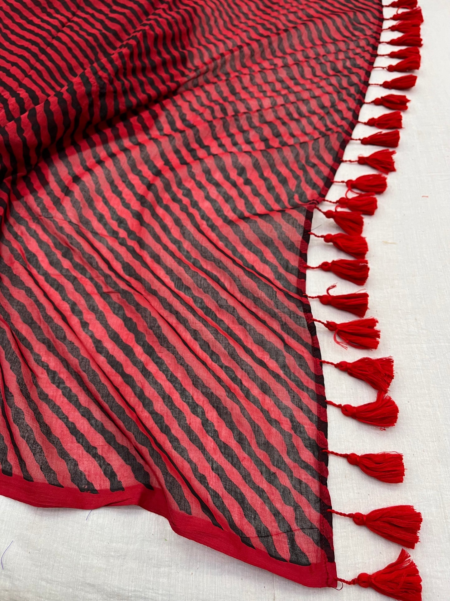 Red Black Lehriya Mulmul Saree